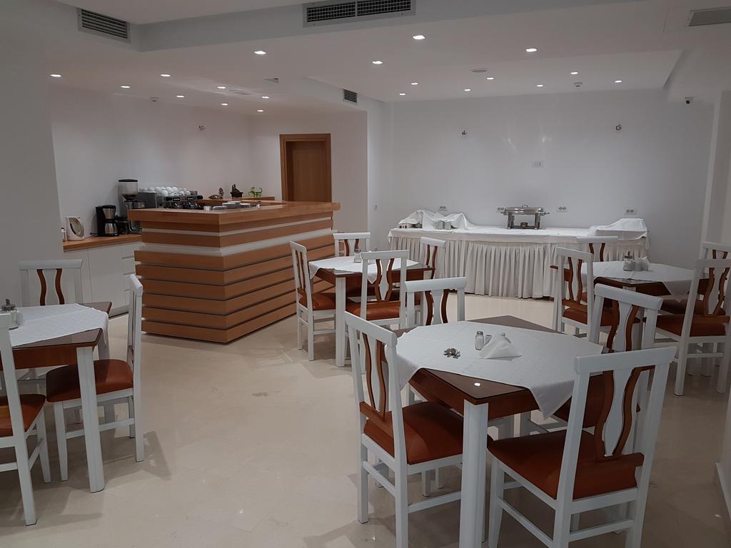 Hotel Delfini Saranda Zewnętrze zdjęcie