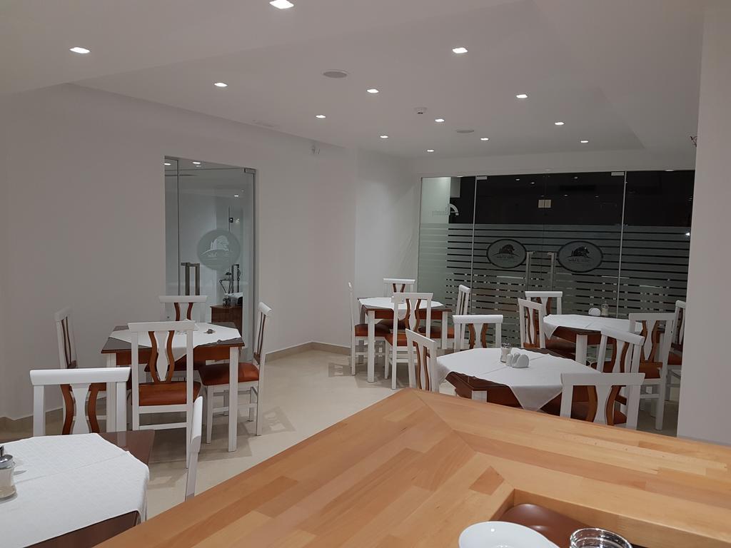 Hotel Delfini Saranda Zewnętrze zdjęcie