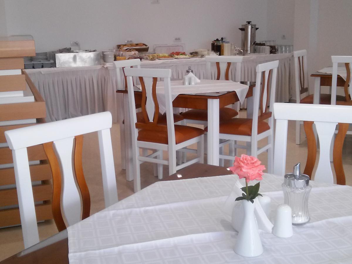 Hotel Delfini Saranda Zewnętrze zdjęcie